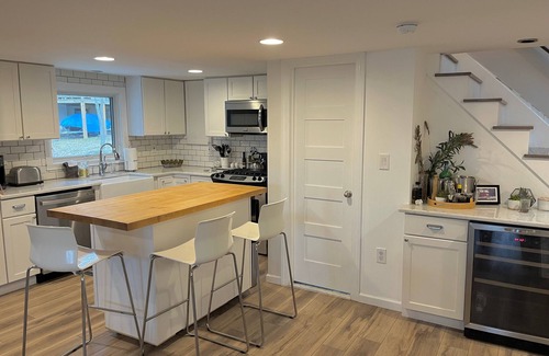 Paupack House | Lakehouse Getaway – Modern Comfort on Lake Wallenpaupack with Boat Slip