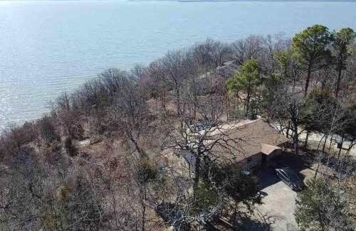 Crowder House | Lakehouse Getaway with Beautiful Views