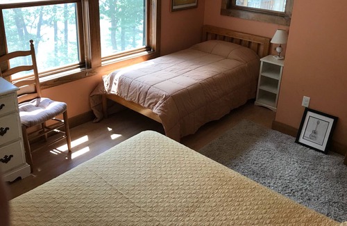 Eidelweiss Village House | Lakehouse Heaven (with new hot tub!)