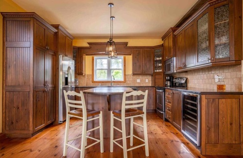 Saint Come House | Lakehouse Hot Tub Private Beach Pool Table