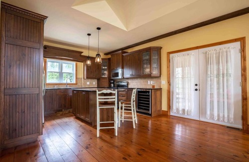 Saint Come House | Lakehouse Hot Tub Private Beach Pool Table