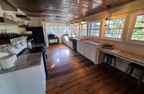 Mena Cabin | Lakehouse - HotTub | Kayak/Fish | AtvTrls