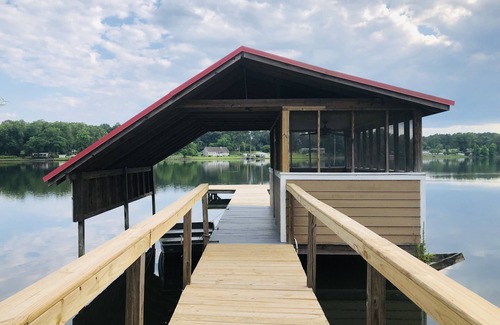 East Dublin House | Lakehouse in the heart of Georgia with huge backyard