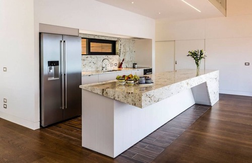 Queenstown House | Lakehouse Joela | Award winning luxury home | Close to central Queenstown