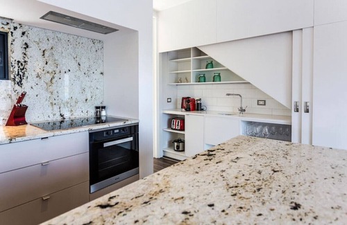 Queenstown House | Lakehouse Joela | Award winning luxury home | Close to central Queenstown