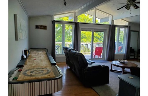 Kemble House | Lakehouse on Georgian Bay between Owen Sound & Wiarton