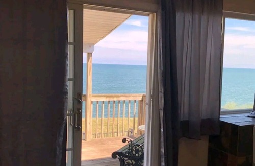 Lorain House | LAKEHOUSE ON THE LAKE