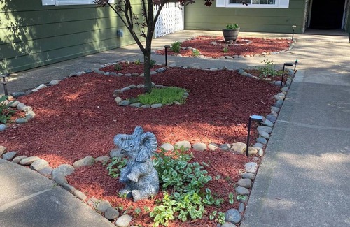 Lakehead-Lakeshore House | Lakehouse on Shasta Lake. Family/pet friendly home!