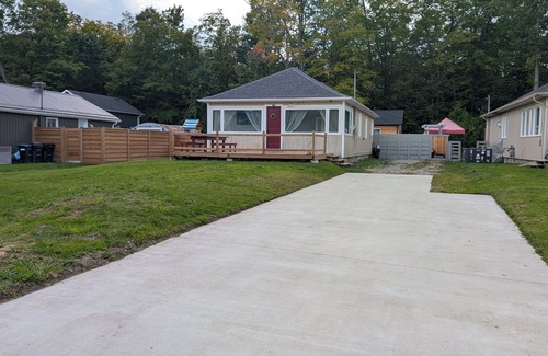 Innisfil Cottage | Lakehouse Peaceful Cottage Modern Retreat - Pet Friendly!
