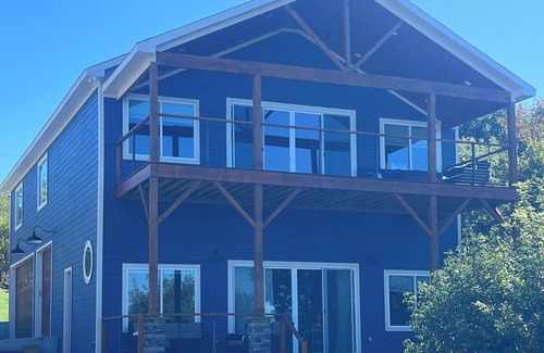 Gainesville House | Lakehouse Retreat- 15min to Winstar Casino, Gorgeous views w/path to the lake