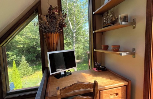 Briar Crest Woods House | Lakehouse Retreat 3BR+loft Fenced Yard Pet Friendly Game Room canoe Slopes
