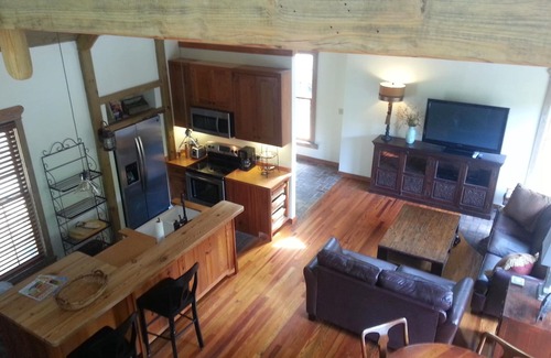 Taylor Cottage | Lakehouse Retreat Minutes From The Oxford Square