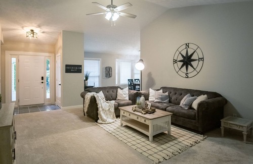 Woodstock House | Lakehouse Retreat!