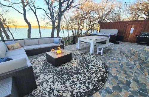 Alvarado House | Lakehouse Retreat with Hot Tub