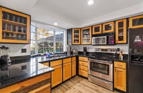 Garland House | Lakehouse w/Pool, Spa, & Gameroom
