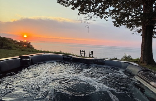 Oswego House | Lakehouse w/Private Beach