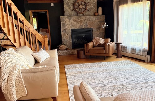 Oswego House | Lakehouse w/Private Beach