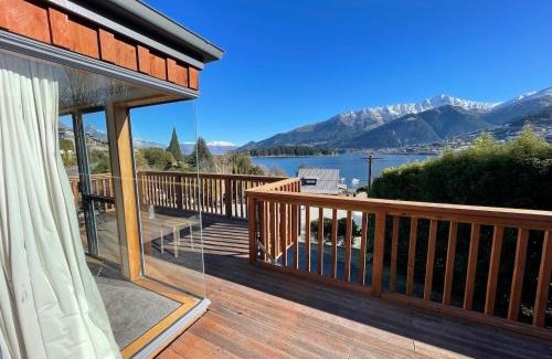 Kelvin Heights House | Lakehouse - Water taxi to Queenstown!