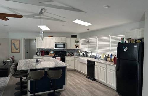 Kemp House | Lakehouse with Pool and Steam Room