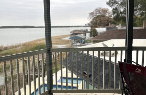 Kemp House | Lakehouse with Pool and Steam Room