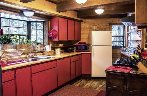 Mancos Cabin | Lakehouse with Private Deck and Hot Tub