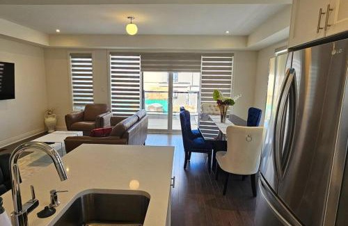 Clarington Villa | Lakehouse with Rooftop View - Long-Term Only