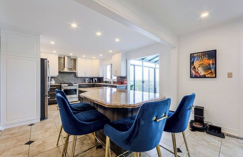Grimsby House | Lakehouse with Spectacular View + Pool and 5 Bedrooms close to Niagara Falls