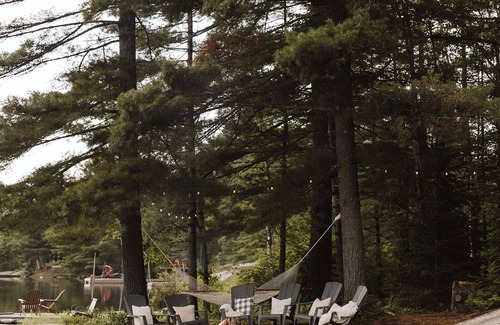 Irondale Cottage | LakeKabin - Lakefront Private Cottage on premium lake | HotTub,Kayaks,Canoe,BBQ
