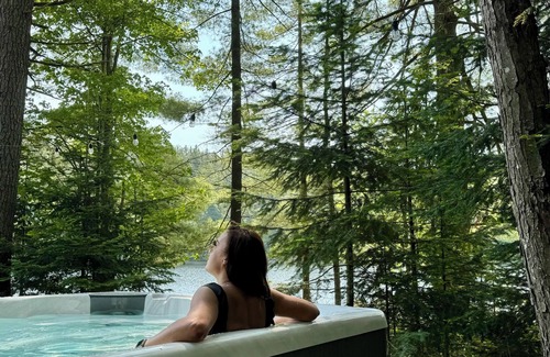 Irondale Cottage | LakeKabin - Lakefront Private Cottage on premium lake | HotTub,Kayaks,Canoe,BBQ