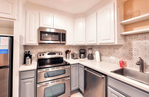 South Lake Tahoe Apartment | Lakeland Getaway – Walk to Lake!