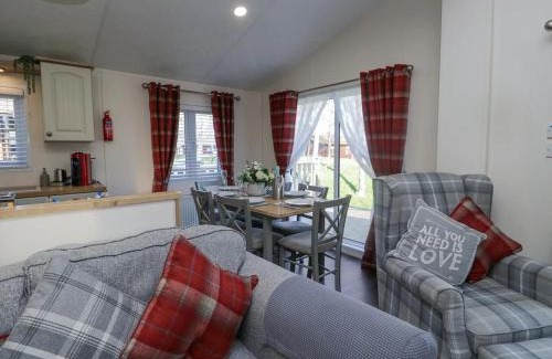 Yealand Conyers House | Lakeland Lodge- 3Bed-2 Bath- Private Patio