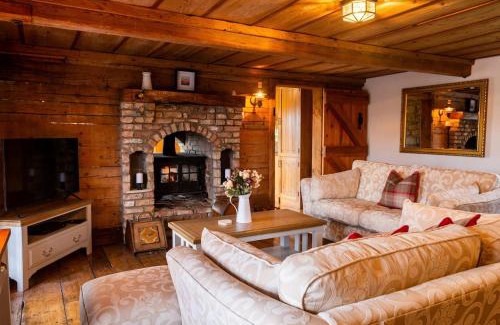 Fivemilebourne House | Lakeland Lodge - 400 year old Bavarian Lodge with a private outdoor hot tub