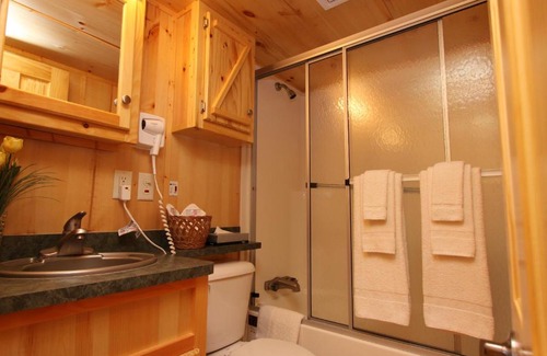 Milton Resort | Lakeland RV Campground Deluxe Loft Cabin 14