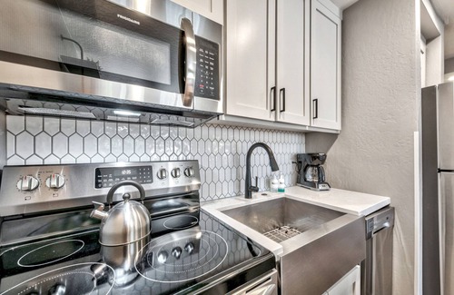 South Lake Tahoe Condo | Lakeland Village #118 Beautifully Updated Studio-Family of 4, Pool View, A/C
