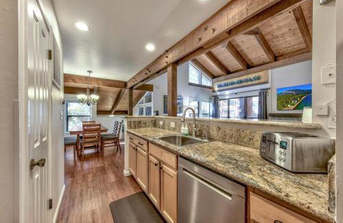 South Lake Tahoe Villa | Lakeland Village 406 - The Lake Escape