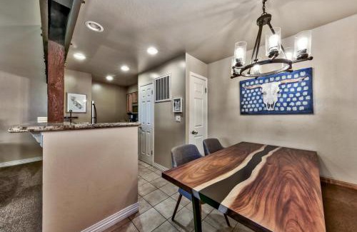 South Lake Tahoe Villa | Lakeland Village 521 - Come Lake It