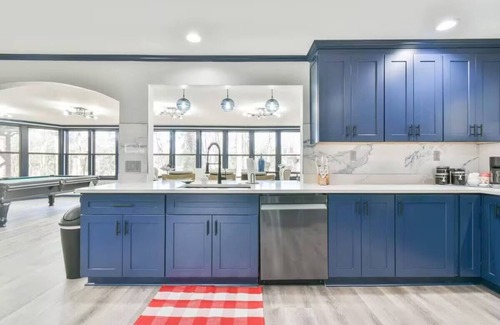 Flowery Branch House | LakeLanier, Luxury, Lakefront, Boating, Hot Tube, Games, Family, Friends, Hiking