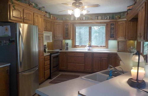 Crystal Falls House | LakEllen Cottages Main Guesthouse on Lake Ellen