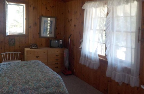 Crystal Falls House | LakEllen Cottages Vintage Cottage on Lake Ellen