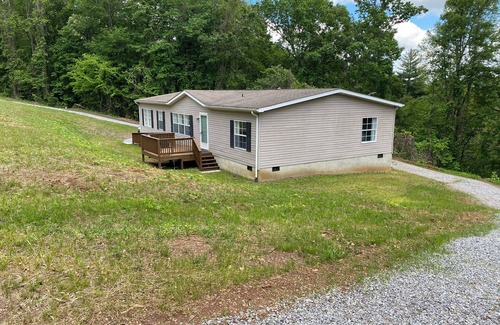 Smith River House | LakeLocked-3-bedroom family-friendly home, 1.6 miles from Fairy Stone State Park