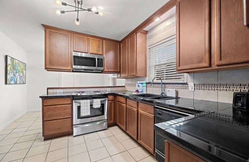 Lake Highlands House | Lakemere Retreat: Stylish 3-Bedroom Haven