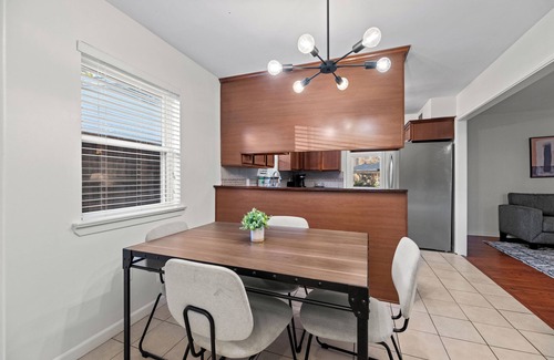 Lake Highlands House | Lakemere Retreat: Stylish 3-Bedroom Haven