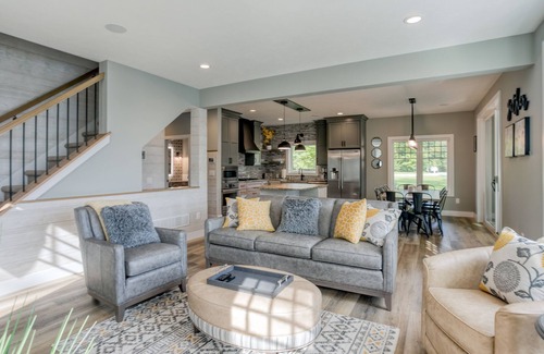 Mayfield House | 🏞️ Lakemore Resort - New Luxury Lakefront Gray House!