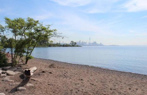 Humber Bay Apartment | LakePark Artsy 3 bedroom Townhouse 1 Parking