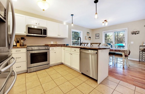 Williamsville House | Lakes, Hiking, Fall Foliage - Spacious 4-bedroom Pet Friendly Vermont Home