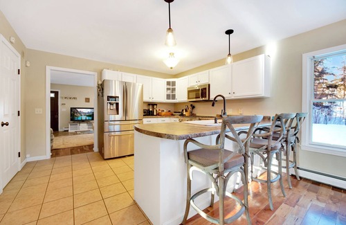 Williamsville House | Lakes, Hiking, Fall Foliage - Spacious 4-bedroom Pet Friendly Vermont Home
