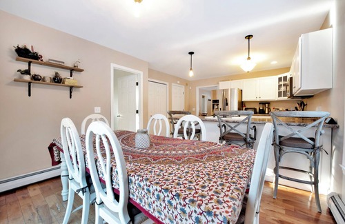 Williamsville House | Lakes, Hiking, Fall Foliage - Spacious 4-bedroom Pet Friendly Vermont Home