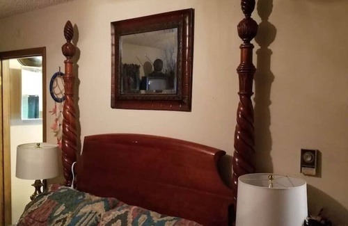 Elmira House | Lakes of the North/ Lake Arrowhead