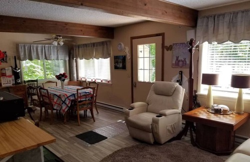 Elmira House | Lakes of the North/ Lake Arrowhead