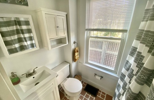 Laconia House | Lakes Region | Modern | Artistic | Apartment